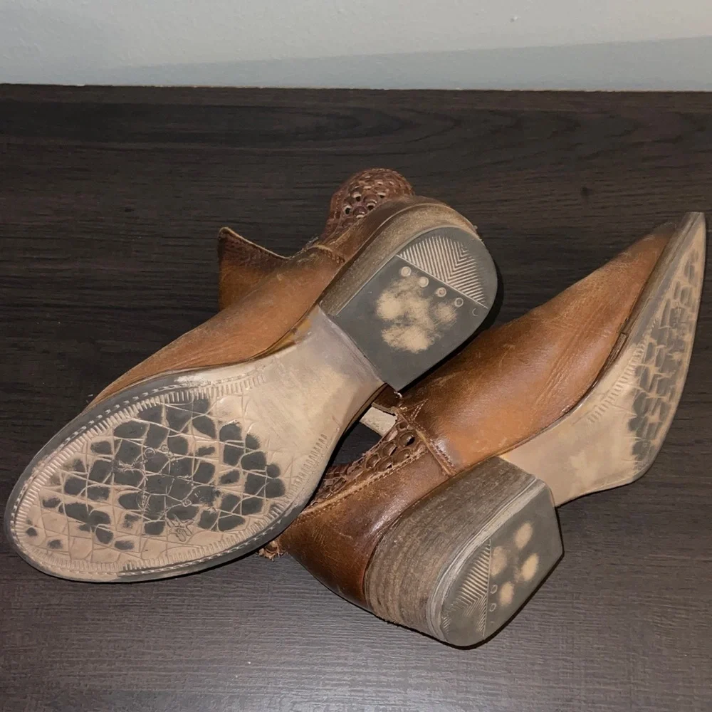 Circle G by Corral women’s brown leather cutout ankle western bootie 8.5